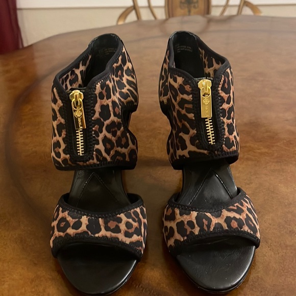 Isola Shoes - Like new Isola Dani Leopard Print Sandals